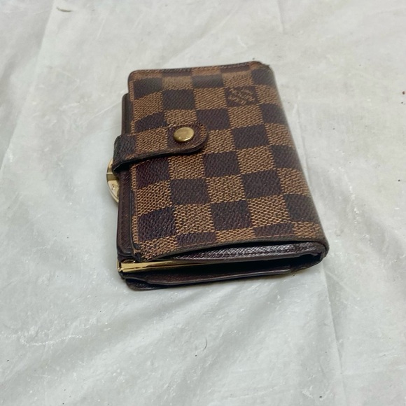 Louis Vuitton Damier Ebene Kisslock Compact Wallet 5in x 4in - Picture 3 of 16